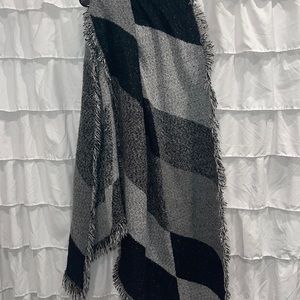 Black/grey scarf